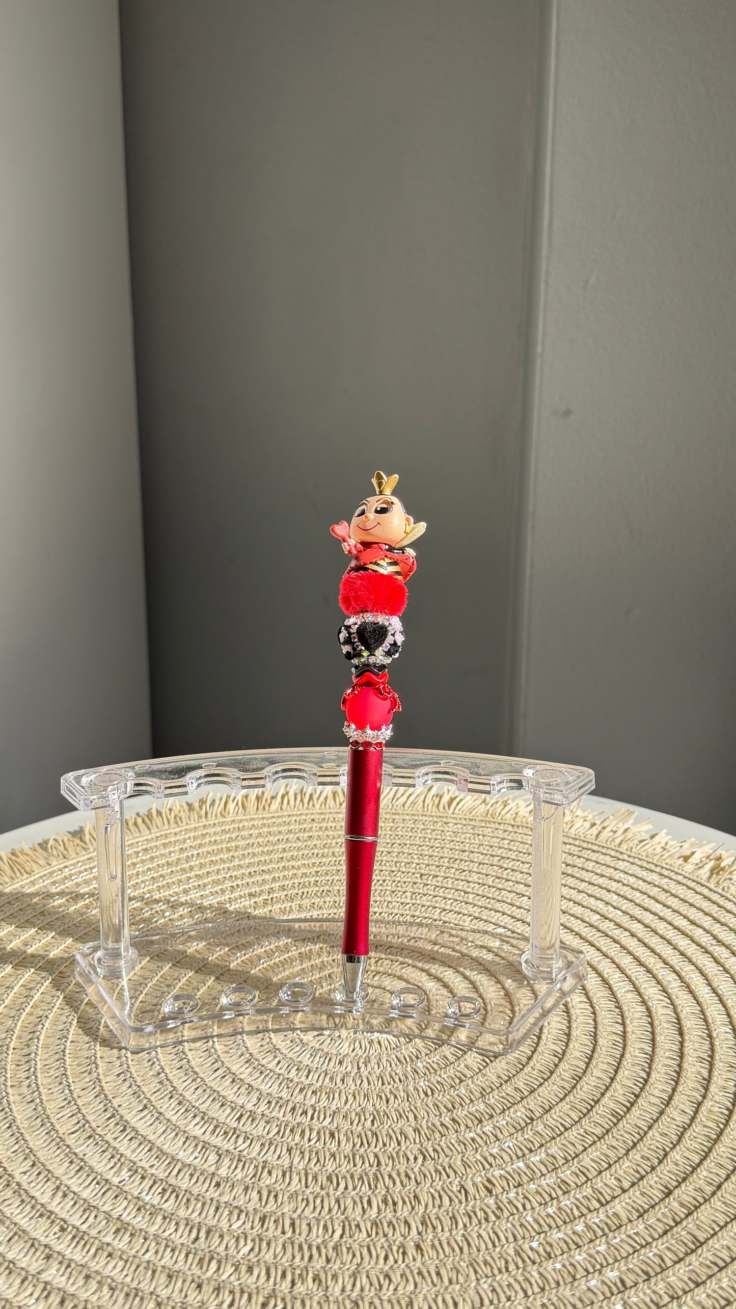 Pre-made Queen of hearts pen (Alice and the wonderland)